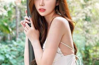 Feilin嗲囡囡 - 黑白交织，芷儿Momoko最新写真让你怀疑人生的色彩感知
