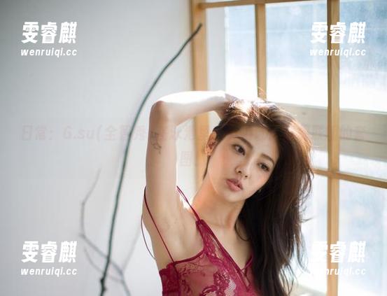 日常：G.su(全智秀)在泳池里，一组让人浮想联翩的套图！