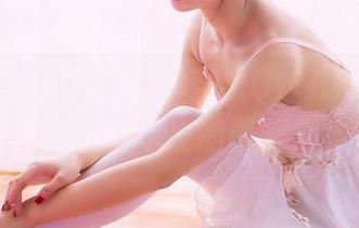 GIRLT果团网 - 欣赏蜜桃Q妹儿的户外魅力：不可错过的图片合集