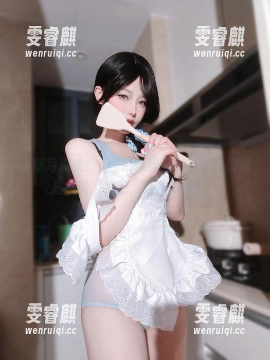 最新写真集：K酱吊带扮靓，每一张都像是在说‘来吧，给我点赞！’