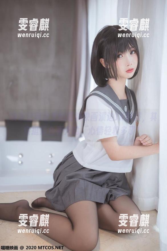 噢发觉网盘里的喵糖映画溪边JK制服，其实挺适合春天的，心情轻松多了！