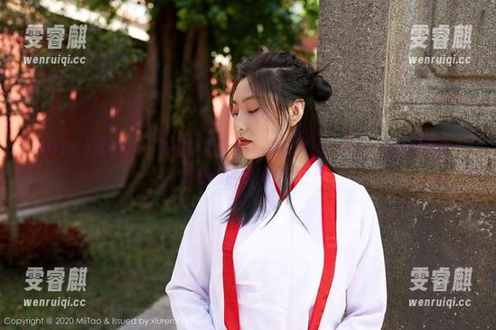 MiiTao蜜桃社-缇娜美Tinami MiiTao蜜桃社 - 在缇娜美Tinami的网袜世界里,作品就像一场轻松的时尚对话!