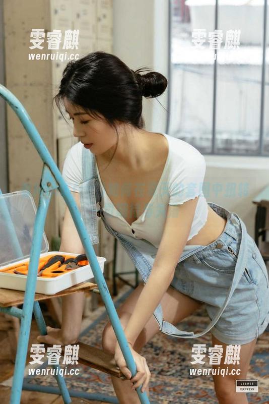 看Min.E(민이)如何在夏天的套图中扭转一切期待与失落
