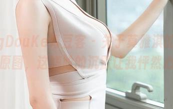 QingDouKe青豆客 - 关于莫雅淇的在线礼服原图，这尴尬的沉默让我怦然心动！