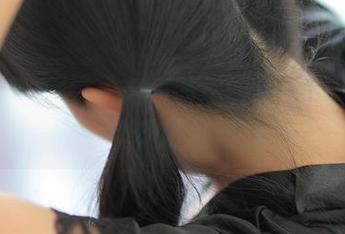 ROSI写真 - 一窥杨晨晨的私房写真：办公室里的随性与优雅