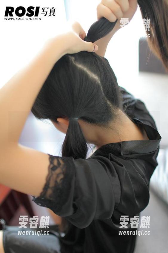 ROSI写真-杨晨晨 ROSI写真 - 一窥杨晨晨的私房写真:办公室里的随性与优雅