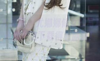 UGirls尤果网 - 尤娜娜修女的写真到底有多撩？这下载得看脑洞！