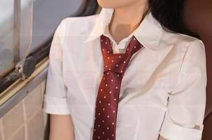 Xiuren秀人网 - Arude薇薇的私拍合集：美腿美臀，简直是藏不住的吸引力！