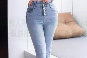 Xiuren秀人网 - 不穿鞋的FoxYini孟狐狸——私房图包里的那些裸足瞬间。