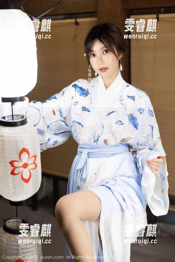Xiuren秀人网 - 每一寸高清画面，周井空在线展现职业装的独特魅力和所谓的“严谨”！