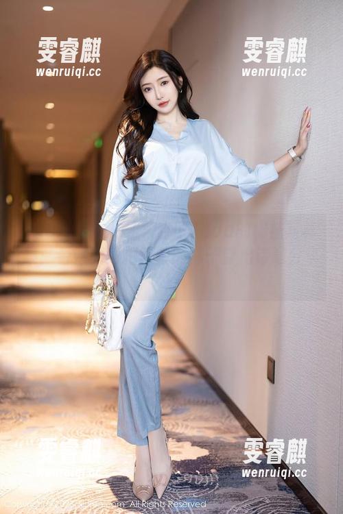 Xiuren秀人网-杏子Yada Xiuren秀人网 - 杏子Yada的棉袜写真集:看她如何把简单的袜子穿出诗意分享!