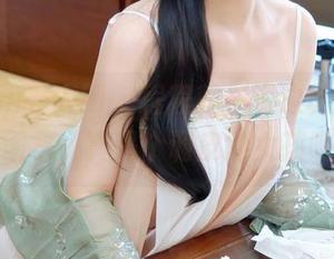 Xiuren秀人网 - 程程程在海边玩水，私房图集，真是个调皮的女孩呢！