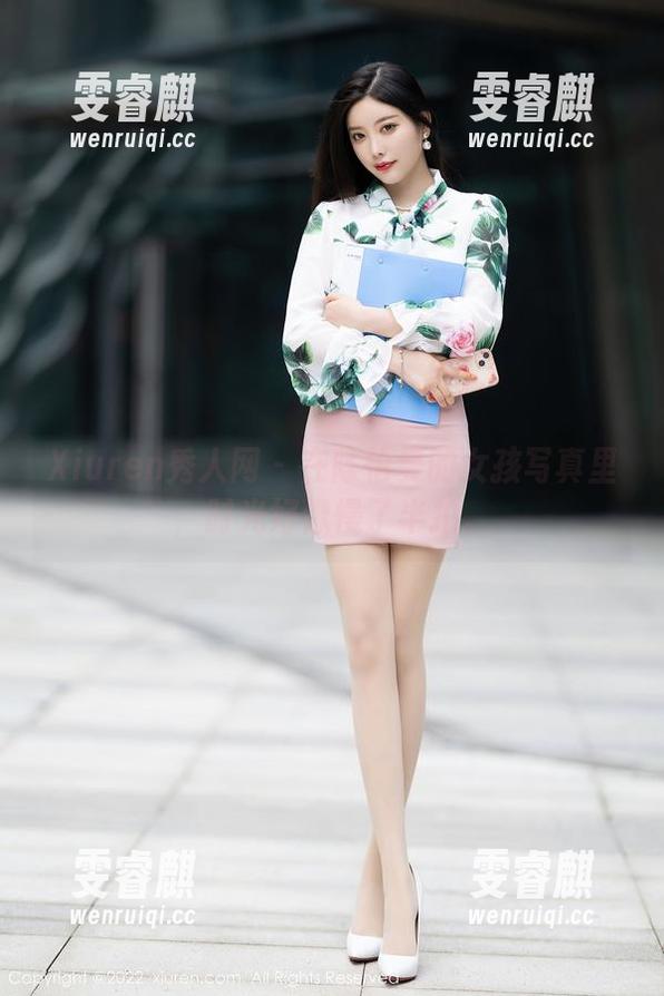 Xiuren秀人网 - 在陈怡曼的女孩写真里，时光好像慢了半拍。