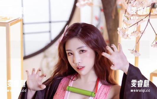Yebin(전예빈)的双马尾：这个作品的官网叫做‘无法抗拒的魅力’。