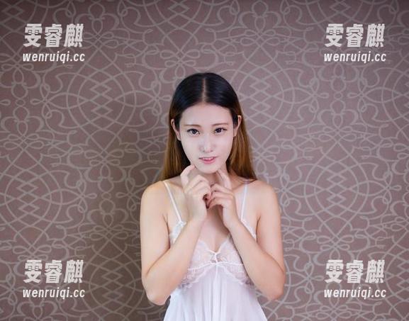 YouWu尤物馆 - FoxYini孟狐狸的礼服写真分享，谁说优雅不能一点点调皮？