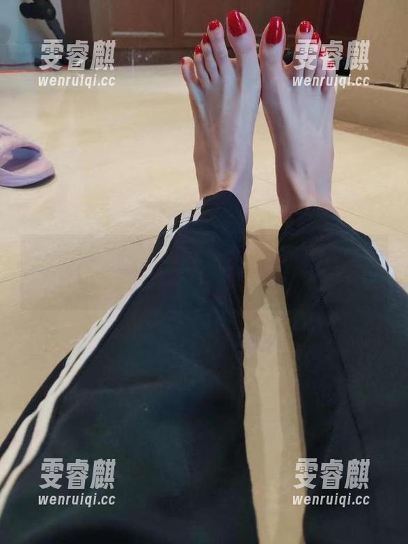 微密圈 - 原图看到不想走：YuYu超甜丫的美脚简直是行走的艺术！