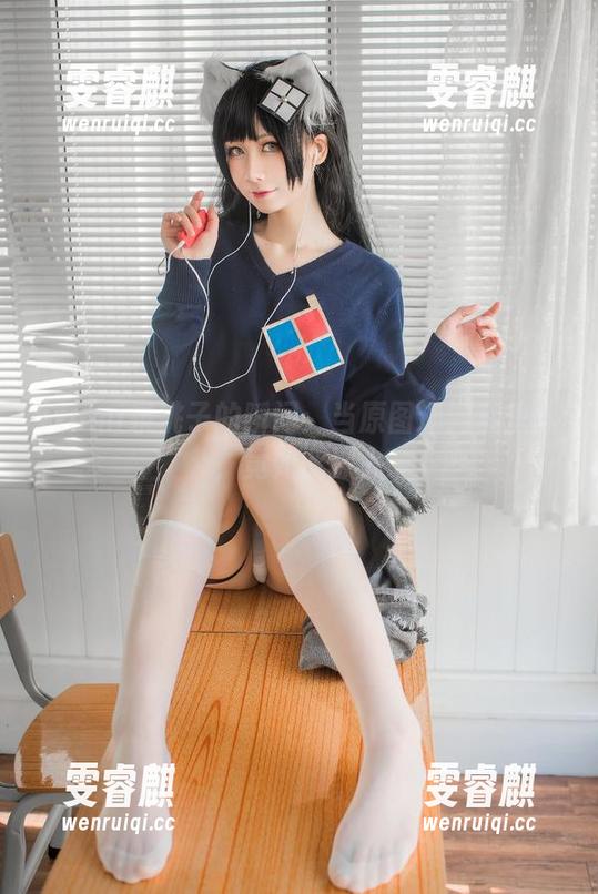 izumi泉桃子的瞬间：当原图遇到裤里丝，竟如此撩人
