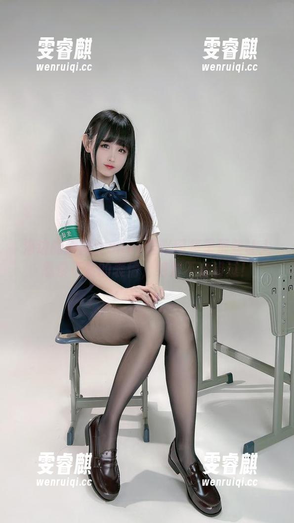 海边的瞬间：miko酱吖图集里那些让人忍俊不禁的表情，绝对不容错过！