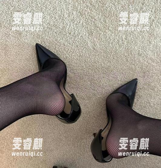 保守的二舅妈 微密圈 - 保守的二舅妈的丝袜图包,下载体验:一不小心爱上了她的‘腿’!