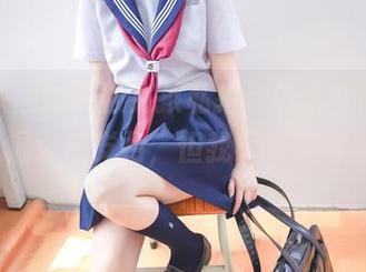 兔玩映画的制服女孩私拍，怎么看都像是让我重温青涩岁月，但我又好像没那么想...
