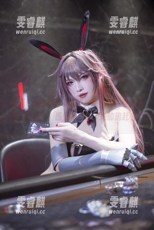刺青Poi的这套无圣光作品，叫“碧蓝航线追赶者”，感觉我也成了她的追赶者了…