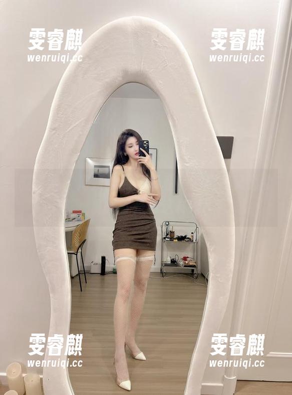 微密圈 - 周妍希的短裤私房，吸睛又懒散，夏天就是要这样过！