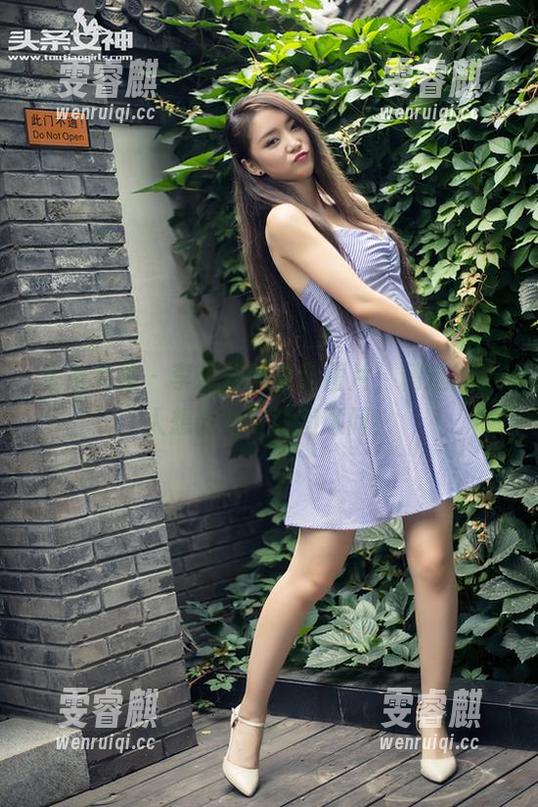 头条女神-李思彤 头条女神 - 李思彤的套装图片,精选得让人想请她做时尚顾问!