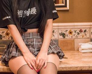 头条女神 - 在线！看杨曼妮如何把牛仔裤穿得像在云端，原图震撼！