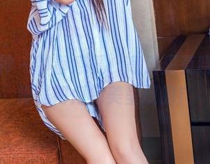 头条女神 - 静静感受，高清里莫晓希的美脚是如何完美呈现的！