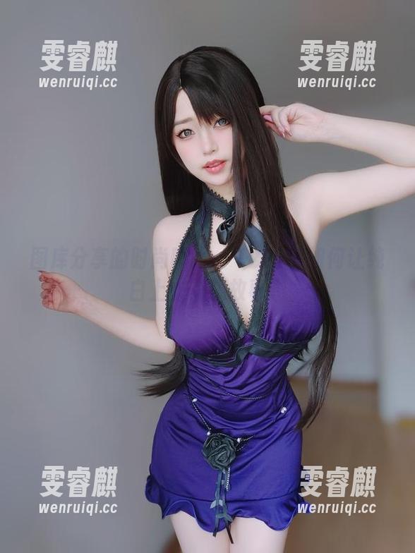 图库分享的时尚瞬间——女主K如何让纯白上衣充满故事感