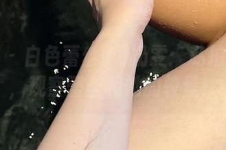 微密圈 - 白色蕾丝VS奶雯：私拍新玩法，观察蕾丝和她的较量！