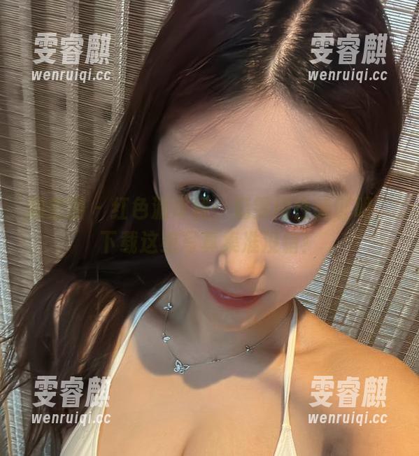 微密圈 - 红色漏背裙：奶雯用性感证明，下载这组写真集准没错！