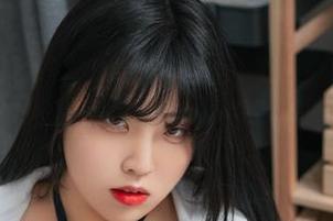 当宋哈娜(송하나)穿上微型比基尼，来一场无圣光的美图对决！