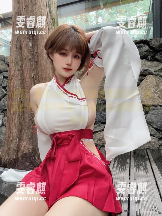 来吧，跟着小仓千代w的美图游泳去！精选喜多川海梦泳装，海边的波浪都要为她鼓掌！