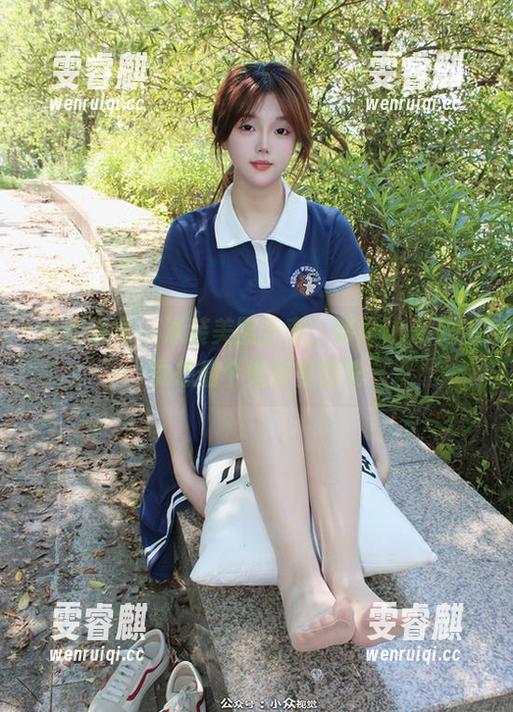 小众视觉 - 泳装美图分享，婷婷让人不自觉想偷个懒享受阳光