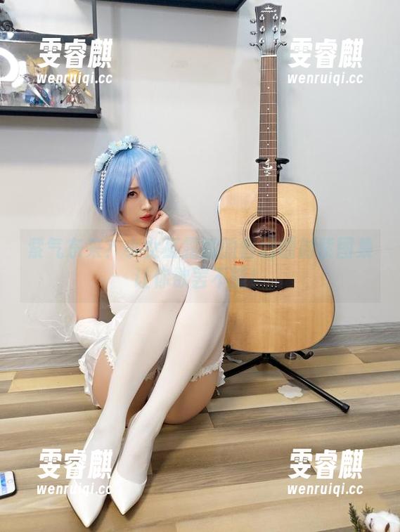 紫气东来？小女巫露娜的普通镭射紫图集让你欲罢不能！