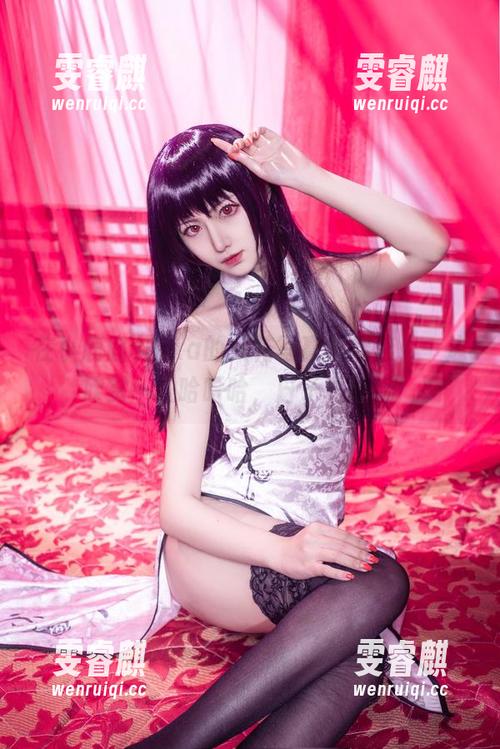 在小鹿鹿shika的六花写真里翻滚，一边欣赏一边哈哈哈，日子真美好！