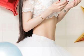 尤果网 - Sara居家写真集：让你在沙发上也能感受到时尚的呼唤——分享我的居家奇遇！