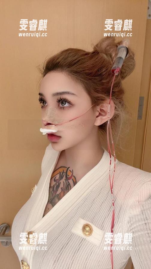 微密圈 - 希希Gina护士的甜美瞬间，套图等你下载，日常也要有仪式感啊！