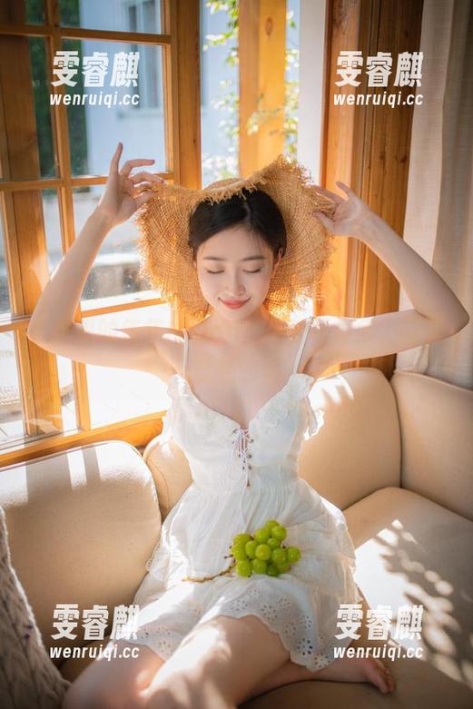 教室里的年年Nnian：最新写真集，打破常规的美