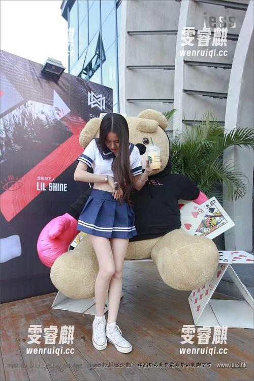异思趣向-小九 异思趣向 - 校服里的小九,翻看这组美图,心里默默问:这算不算制服诱惑?