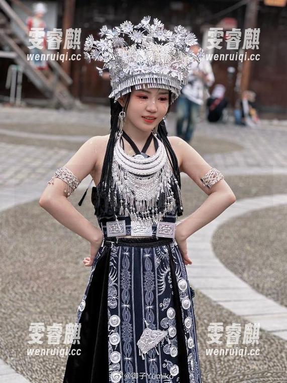 无圣光限量版：让御子Yumiko皮衣引领你进入作品新视界