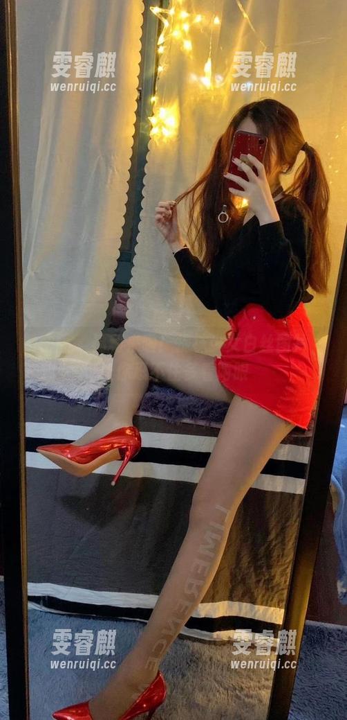 微密圈 - 福利来啦！提袜少女白丝图片，让你忍不住多看两眼