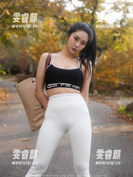 想看最新图库？普美Bomi(보미)的JK风格，从甜美到帅气，我心都乱了！