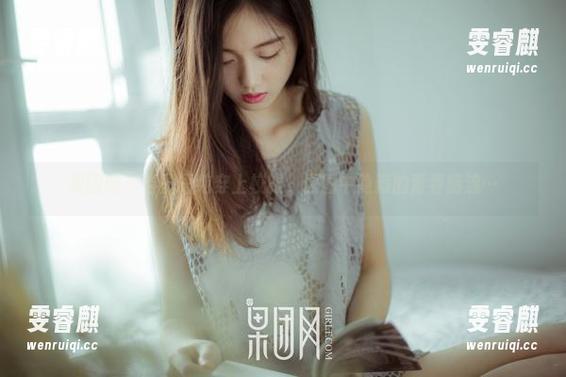 果团网 - 当王语纯穿上校服，原图中隐藏的青春暗流…