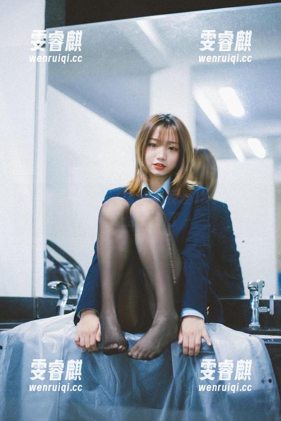 柒柒要乖哦 柒柒要乖哦又来了,这组反差JK少女图片更新让我心动了~