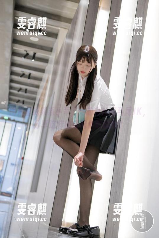 柴系小乖 图片里说柴系小乖,她的白丝双马尾JK,分享这样的搭配你敢试吗?