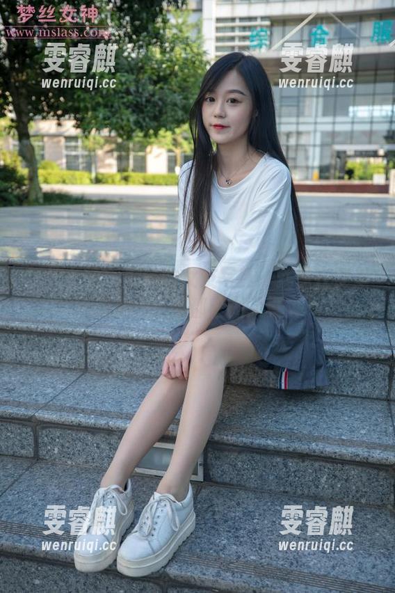 梦丝女神 - 刘诺的女友写真：就像在梦里游走，一切都模糊又真实