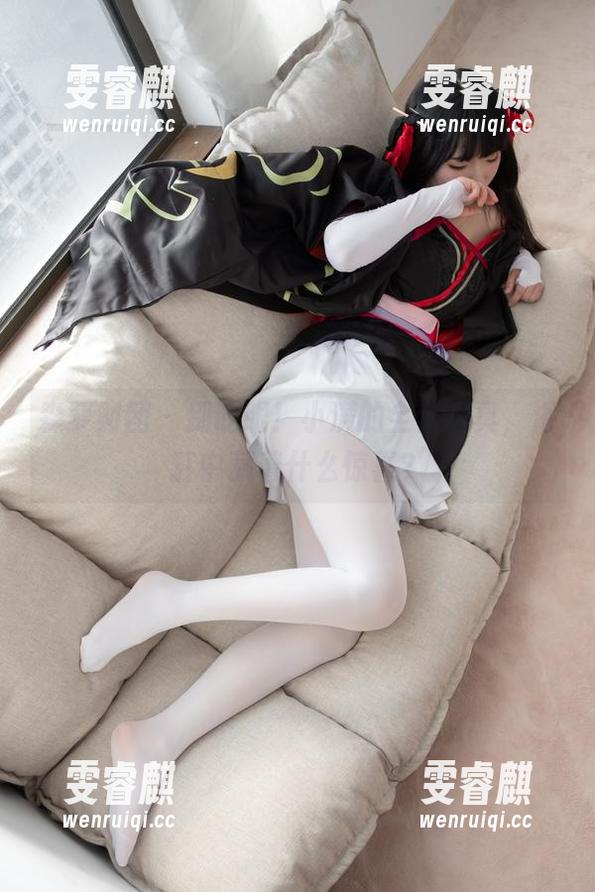 森萝财团 - 别眨眼！小满的全套写真，浴缸中藏着什么惊喜？