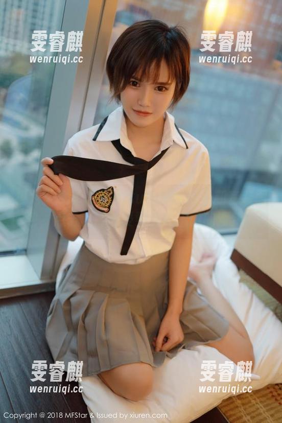 模范学院-夏笑笑Summer 模范学院 - 夏笑笑Summer的最新套装图包,点击就能感受到微风拂面的清新!